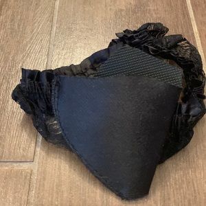 This fun black holster garter is BRAND NEW. Great for Roaring 20’s parties!